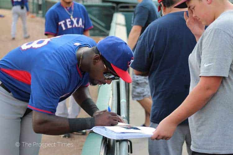 Sherten Apostel signing autographs