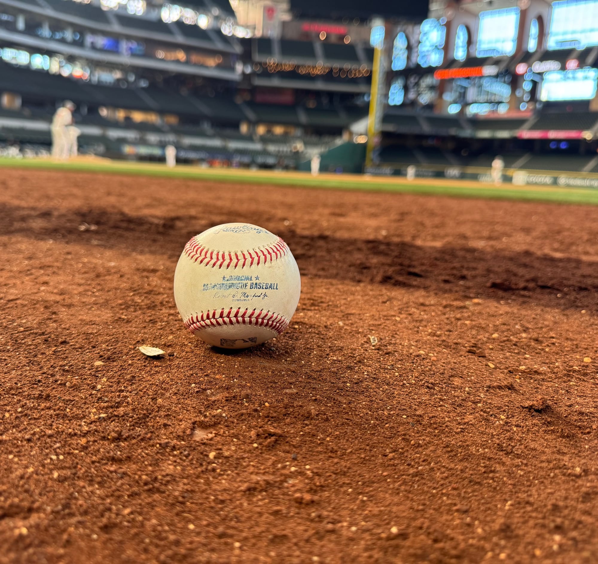 Rangers bring back World Series Hero on a Minor League Deal