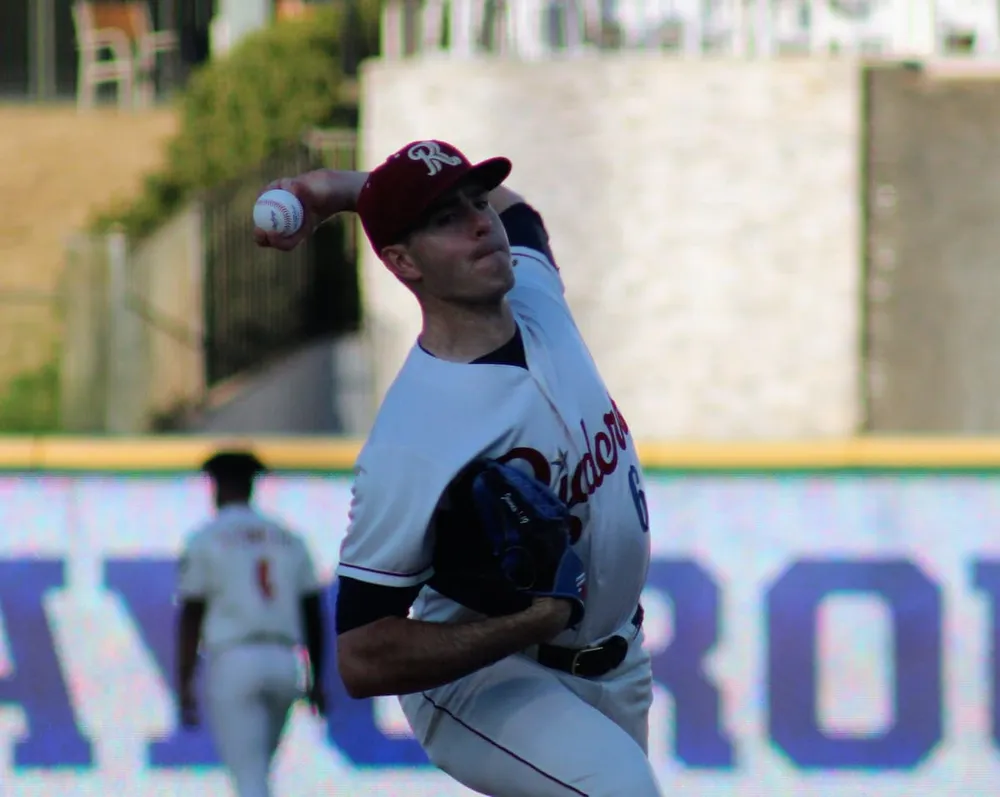 Riders lose 6-2 to the Travelers