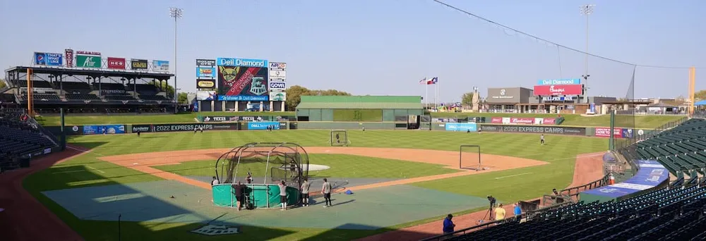 Latz Go! Bubba Thompson hit 1st Express HR in 2022